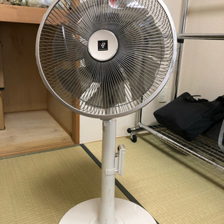 SHARP扇風機3000円で売ります。