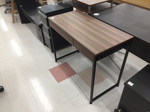 取りに来て頂ける方限定！引出し付きのデスクのご紹介です！
