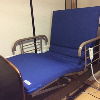 ☆値下げ☆電動ベッドとテーブル