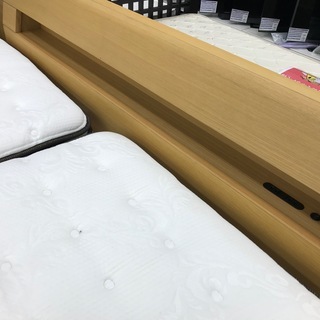 ニトリ　クイーンベッド　マットレス付きの画像