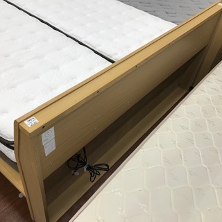 ニトリ　クイーンベッド　マットレス付きの画像