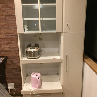 食器棚です