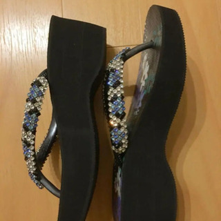 新品☆ Swarovski　23.0-23.5cm ハワイアナス  サンダルの画像