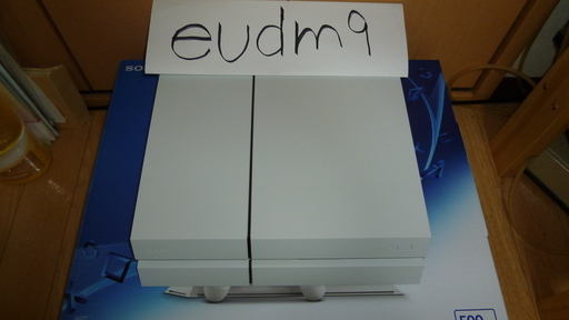 PS4本体、付属品全て揃っています。コントローラーは新品未使用です。