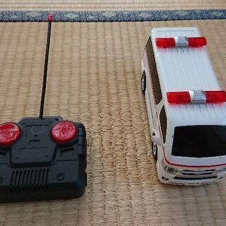 動きます！光ります！！【R/C 救急車】