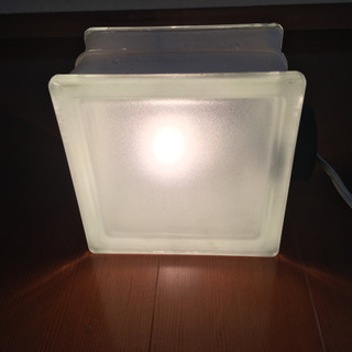 ガラスブロック インテリア照明の画像