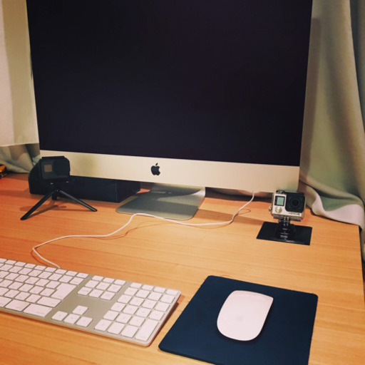 Apple Store風木製テーブル・ベンチ ニトリ