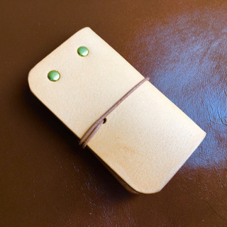 16、革の mini キーケース ナチュラルの画像