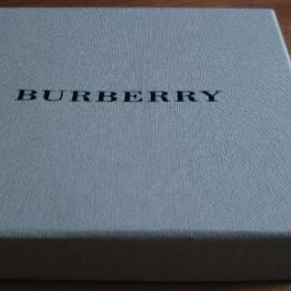 【新品】【未使用】【箱付き】BURBERRYの本革財布の画像