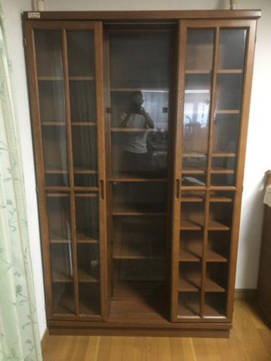 スライド式の本棚です。