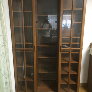 スライド式の本棚です。