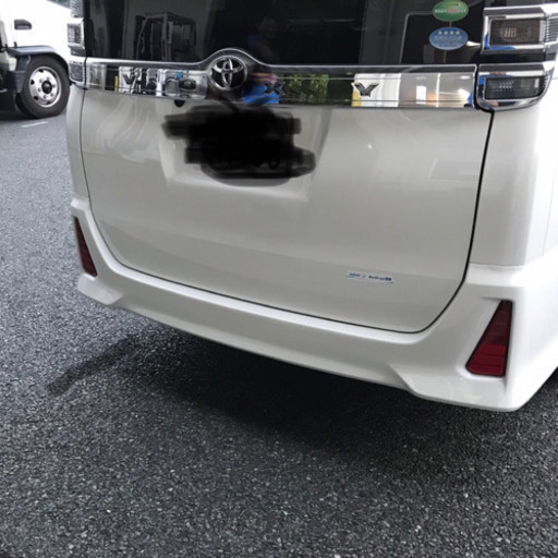 80ヴォクシー  リアバンパー 傷あり