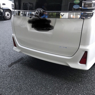 80ヴォクシー リアバンパー 傷あり