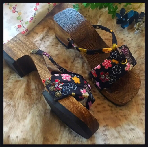 ご購入者様決定［未使用］和風木製軽量サンダル 下駄  柄一点物