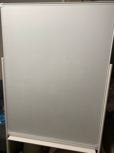 プラスのホワイトボード 譲ります。今週末お渡し可能です。