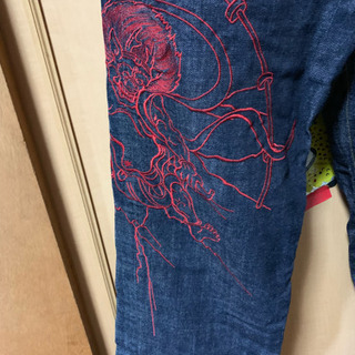 絡繰魂 風神雷神 赤刺繍 ジーンズの画像