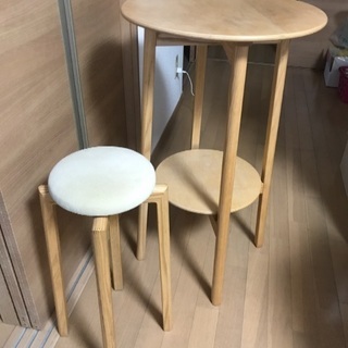 匠工房さんの無垢のカフェテーブル、マッシュルームスツールセットの画像