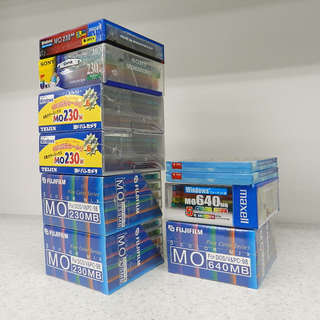 新品保管品 新品保管品 各社 MO ディスク 230MB/30枚 640MB/12枚 合計42枚セット の画像
