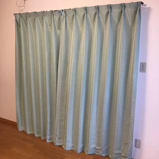 淡いグリーンのカーテン、レースカーテン付きパート2の画像
