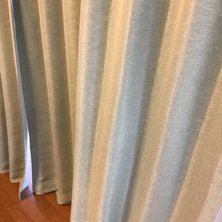 淡いグリーンのカーテン、レースカーテン付きパート2の画像