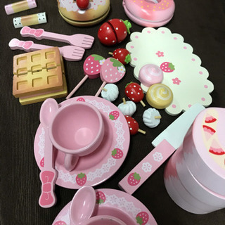 野いちご ケーキ&ドーナツ ティーセットの画像