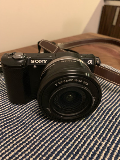 レザーストラップ付❤️Sonyミラーレス一眼 アルファ5000