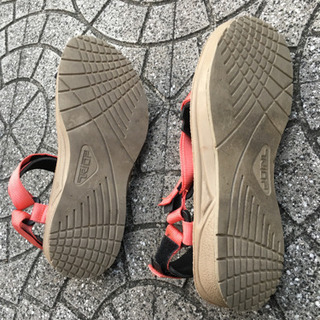 TRIOS のサンダルの画像