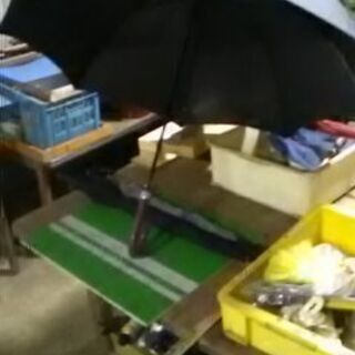 使える傘四本の画像