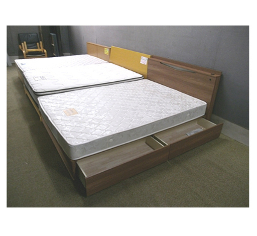 札幌 美品【スイートデコレーション ダブルベッド】ウォールナットカラー 引き出し付き 照明付き コンセント付き シンプル ダブルベット 寝具 本郷通店