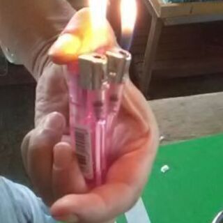 ステンレス灰皿(美品)＋ガス満タンライターの画像