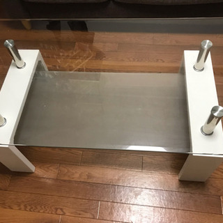 ガラステーブルの画像