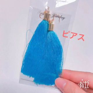 【新品】ピアス ロングタッセル 水色 スカイブルー