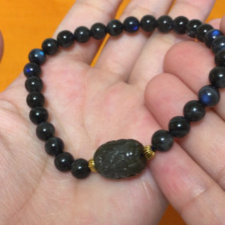 【新品】ブラックラブラドライト マニ車ブレスレットの画像