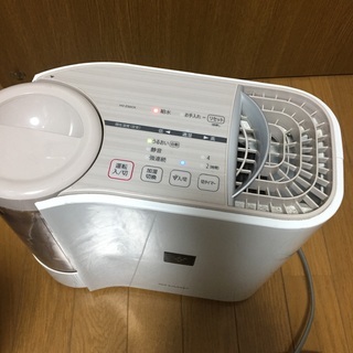 シャープ 気化式加湿機(パーソナルタイプ) プラズマクラスター搭載 HV-Z30CXの画像