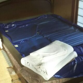 クイーンサイズベッド