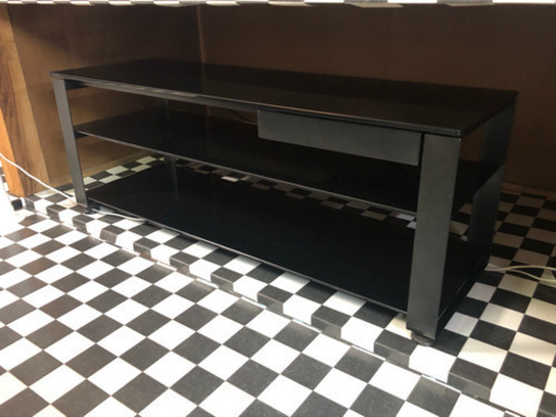 【リサイクルサービス八光　田上店　配達・設置OK】ブラック　ガラステレビボード42型テレビ対応