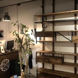 時給1000~1400円主婦・パートさんも大歓迎・堀江にある家具屋さんINDUSTRIAL BRANCH家具製造工場の補助軽作業の画像