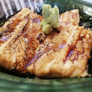 もてなしや　穴子丼（シングル）ふっくら穴子の美味しさ