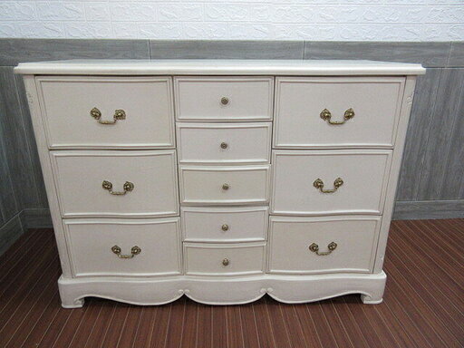 ss0283　洋風　チェスト　木製　ホワイト　引き出し11杯　収納チェスト　白　彫刻　金属取っ手　アンティーク　収納家具　タンス　大容量　インテリア