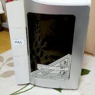 小型冷蔵庫です