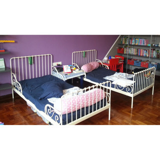 IKEA(イケア) ②MINNEN 伸長式ベッドフレームとすのこの画像