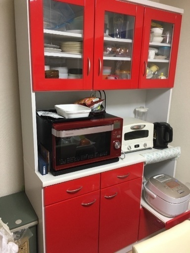 食器棚 赤色
