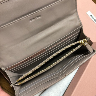 MIUMIU 長財布の画像