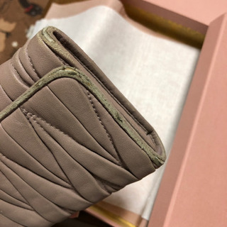 MIUMIU 長財布の画像