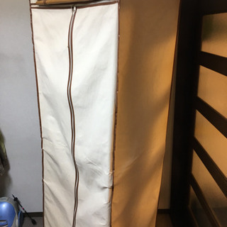 [再々値下]シンプルなカントリー調の布製ハンガーラックケースの画像
