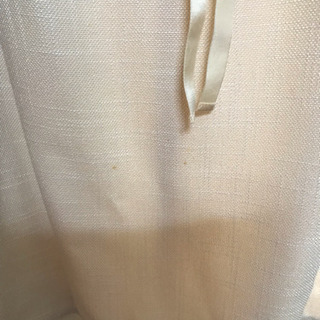 クリーム色のスーツ少々難ありの画像
