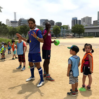 サモア人ラグビー選手による『英語ラグビー体験』in 扇町公園 − 大阪府