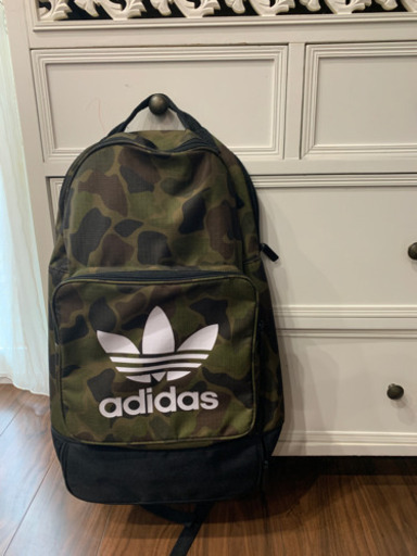 adidas オリジナルス  カモフラ バックパック