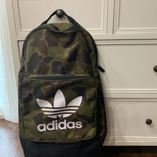 adidas オリジナルス  カモフラ バックパック