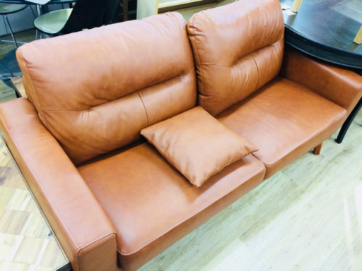 ニトリの3人掛けソファーです！